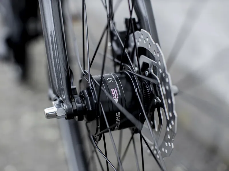 TREK District 4 Equipped Stagger Hybrid Bike in Lithium Grey-5